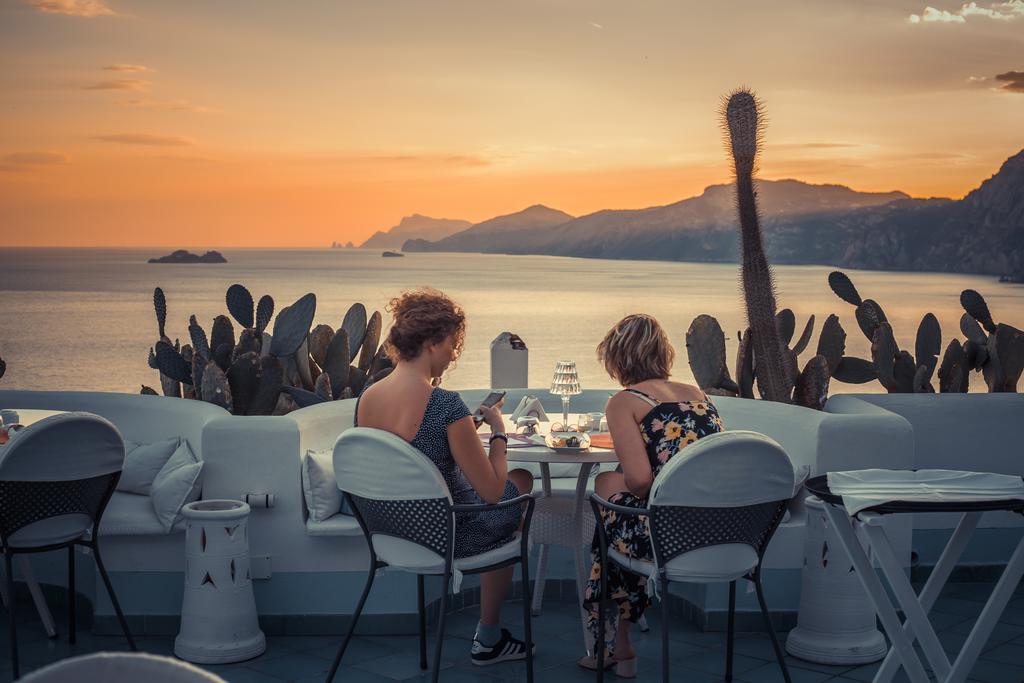 Hotel Le Fioriere Praiano Luaran gambar